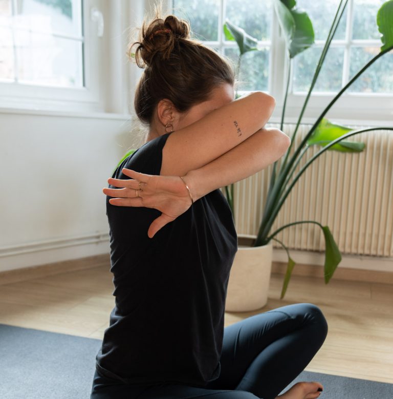 YOGA 05017 768x779