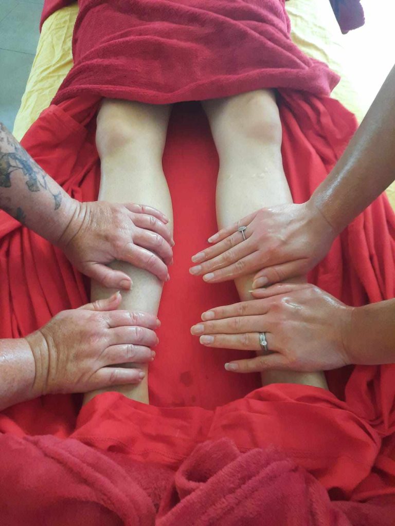 massage a 4 mains 768x1024