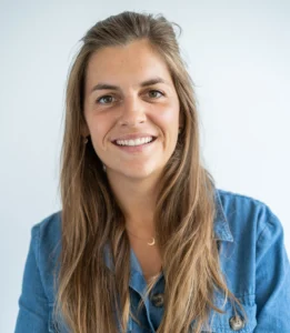 Portrait de Joséphine Tack-Nys, doula et accompagnante postnatale Le Mois d'Or à Wimereux et Boulogne-sur-Mer.